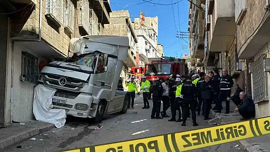 Gaziantep'te feci kaza: Freni boşalan tırın ezdiği kadın hayatını kaybetti