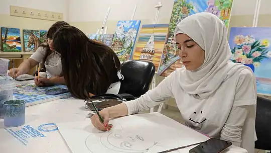 Gaziantep'te geleceğin ressamları yetişiyor