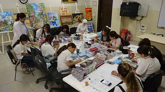 Gaziantep'te geleceğin ressamları yetişiyor