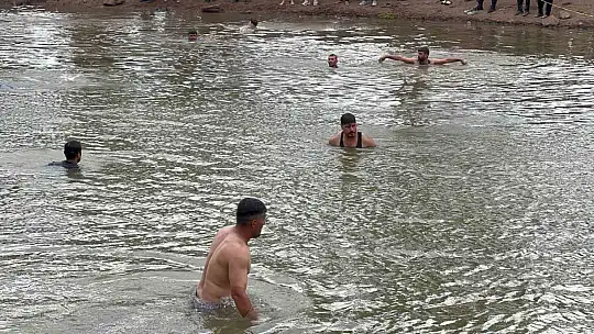 Gaziantep'te gölete giren 3 kişi boğuldu