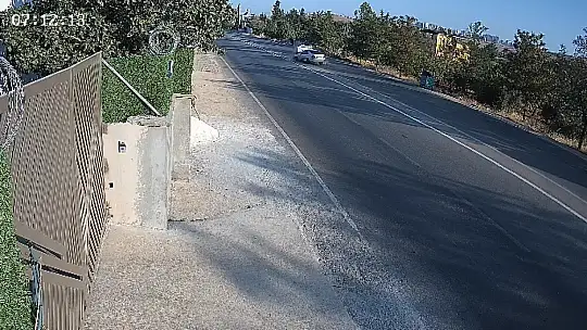 Gaziantep'te iki aracın kafa kafaya çarpıştığı kaza kamerada
