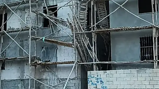 Gaziantep'te inşaat iskelesi çöktü: 1 ölü, 2 yaralı
