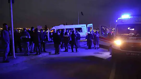 Gaziantep'te işçi servisi ile otomobil çarpıştı: 1 ölü, 15 yaralı