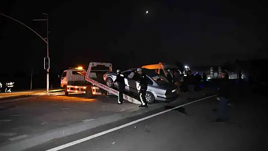 Gaziantep'te işçi servisi ile otomobil çarpıştı: 1 ölü, 15 yaralı