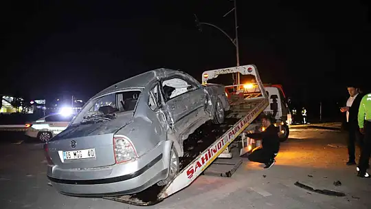 Gaziantep'te işçi servisi ile otomobil çarpıştı: 1 ölü, 15 yaralı