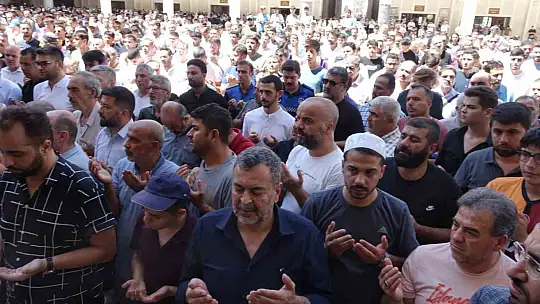 Gaziantep'te İsmail Haniye için gıyabi cenaze namazı kılındı