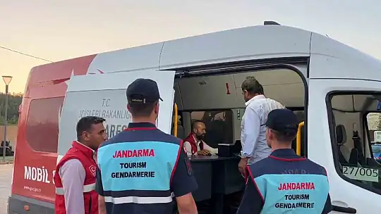 Gaziantep'te Jandarma yaya devriyesi görev başında
