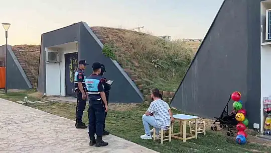Gaziantep'te Jandarma yaya devriyesi görev başında