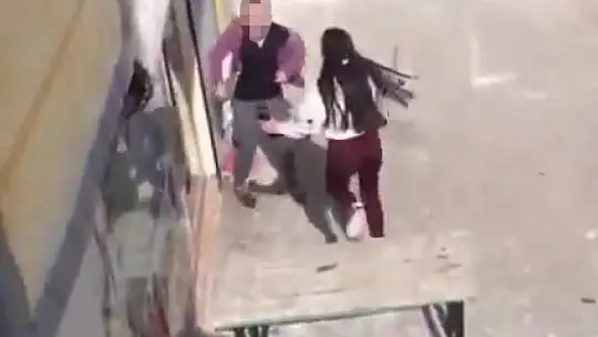 Gaziantep'te kadınların bıçaklı sopalı kavgası kameraya yansıdı