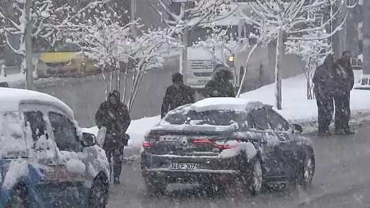 Gaziantep'te kar yağışı etkili oluyor