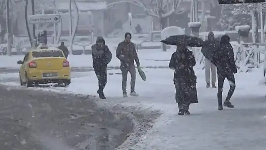 Gaziantep'te kar yağışı etkili oluyor
