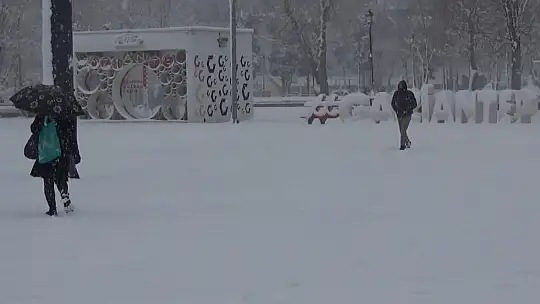 Gaziantep'te kar yağışı etkili oluyor