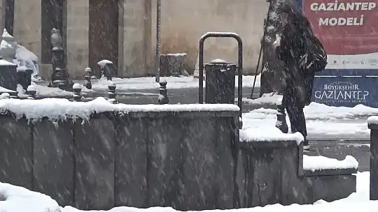 Gaziantep'te kar yağışı etkisini sürdürüyor