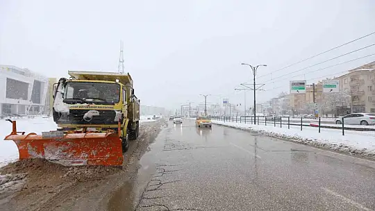 Gaziantep'te kar yağışı etkisini sürdürüyor