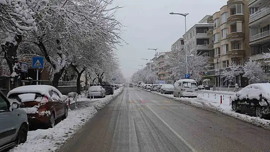 Gaziantep'te kar yağışı etkisini sürdürüyor