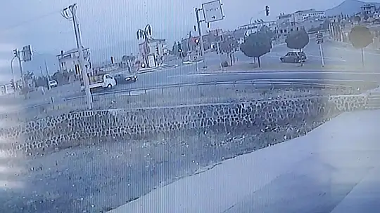 Gaziantep'te kaza anı, güvenlik kamerasına yansıdı