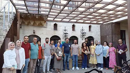 Gaziantep'te kindi söyleşilerinin konuğu Yazar Gürdamur oldu
