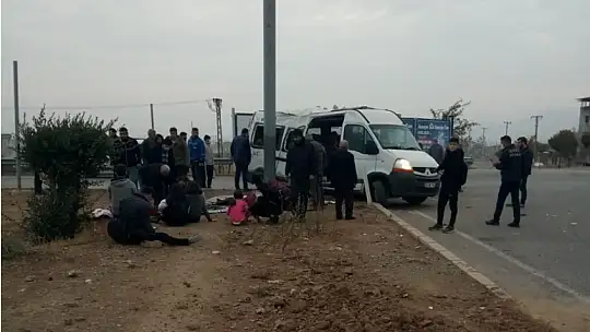 Gaziantep'te öğrenci minibüsü ile otomobil çarpıştı: 19 yaralı