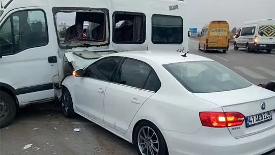 Gaziantep'te öğrenci minibüsü ile otomobil çarpıştı: 19 yaralı