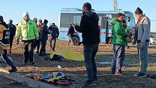 Gaziantep'te öğrenci servisi ile işçi servisi çarpıştı: 1 ölü, 12 yaralı