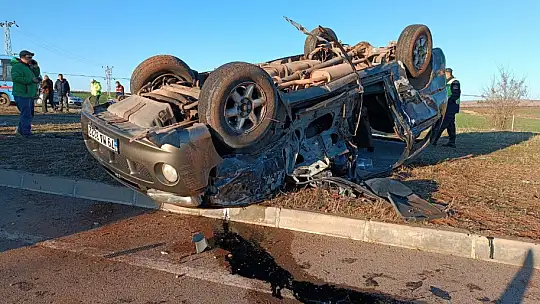 Gaziantep'te öğrenci servisi ile işçi servisi çarpıştı: 1 ölü, 12 yaralı