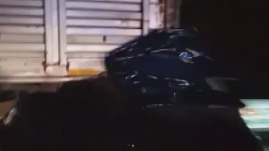 Gaziantep'te otomobil tıra arkadan çarptı: 1 ölü, 3 yaralı