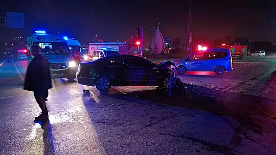 Gaziantep'te otomobille çarpışan işçi servisi devrildi: 2'si ağır 10 yaralı