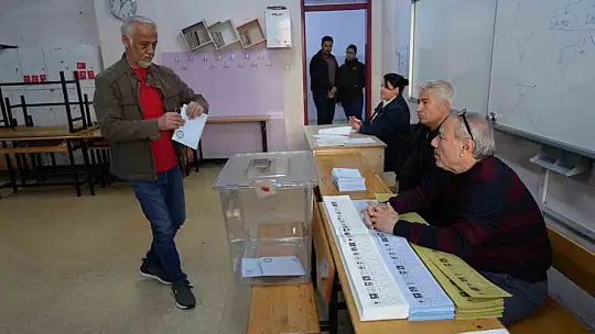 Gaziantep'te oy kullanma işlemi başladı