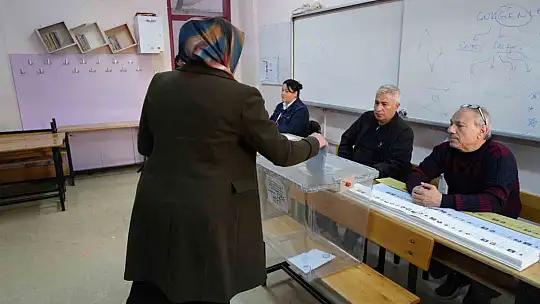 Gaziantep'te oy kullanma işlemi başladı