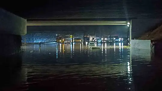 Gaziantep'te sağanak hayatı felç etti