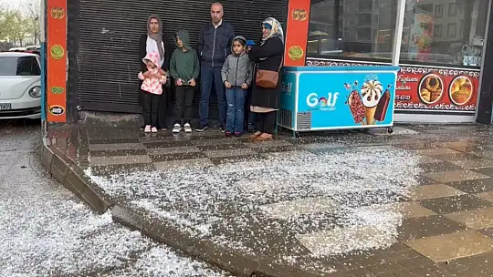 Gaziantep'te sağanak ve dolu yağışı etkili oluyor