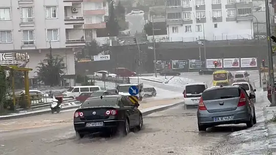 Gaziantep'te sağanak ve dolu yağışı etkili oluyor