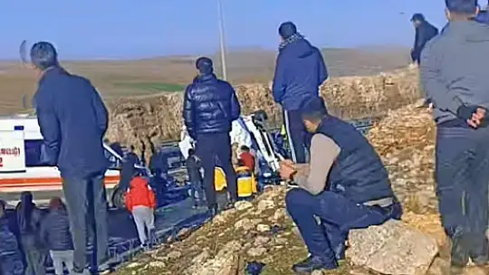 Gaziantep'te seyir halindeki gıda yüklü tır devrildi