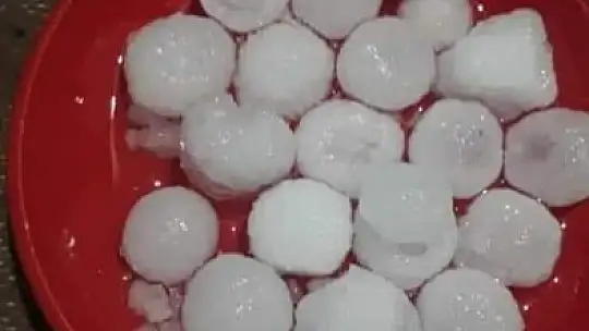 Gaziantep'te şiddetli dolu yağışı kenti beyaza bürüdü