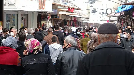 Gaziantep'te sokaklar tıklım tıklım