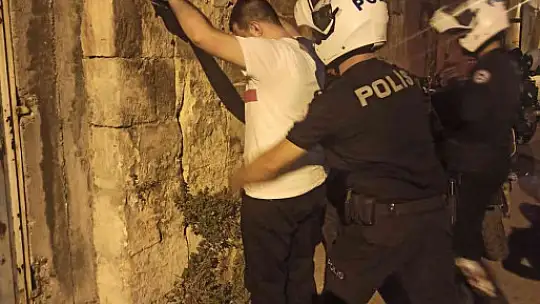 Gaziantep te şüpheli şahıs uygulaması: 4 gözaltı