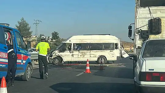 Gaziantep'te tarım işçilerini taşıyan minibüs devrildi: 9 yaralı