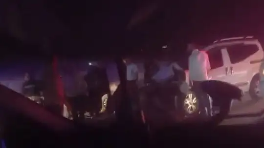 Gaziantep'te ticari araç ile otomobil kafa kafaya çarpıştı: 8 yaralı