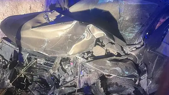 Gaziantep'te ticari araç ile otomobil kafa kafaya çarpıştı: 8 yaralı