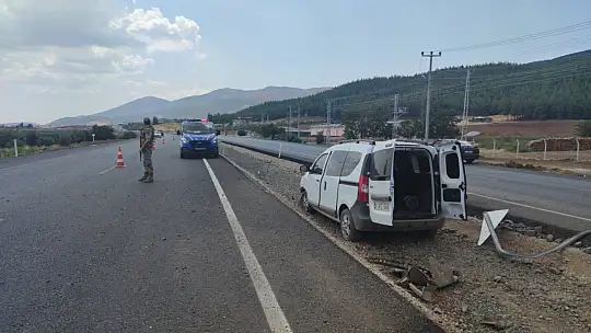 Gaziantep'te ticari araç takla attı: 1 ölü, 3 yaralı