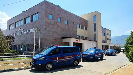Gaziantep'te ticari araç takla attı: 1 ölü, 3 yaralı