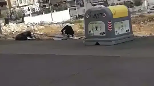 Gaziantep'te trafik uyarı işaret levhası hırsızlığı kamerada