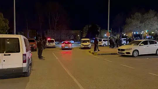 Gaziantep'te trafikte silahlı çatışma: Mermiler otomobil ve evlere isabet etti
