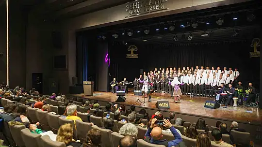 Gaziantep'te Türk Halk Müziği Korosu'ndan yeni yıl konseri
