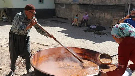 Gaziantep'te üzümden yapılan tatlı tarhana mesaisi başladı