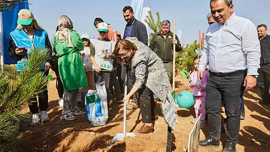 Gaziantep'te yanan ormanlık alana 2 bin yeni fidan dikildi