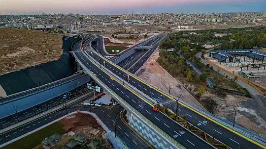 Gaziantep'te yapılan 3 katlı akıllı kavşağı Cumhurbaşkanı Erdoğan hizmete açacak