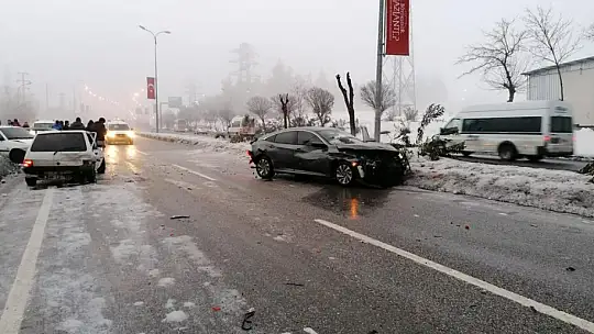 Gaziantep'te zincirleme trafik kazası anı kamerada