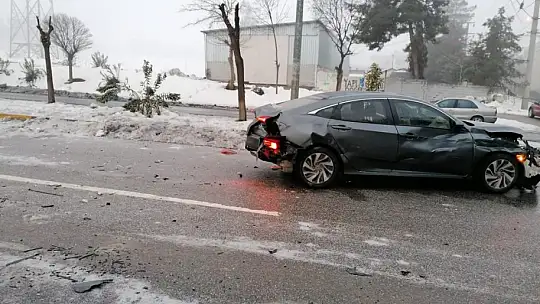 Gaziantep'te zincirleme trafik kazası anı kamerada