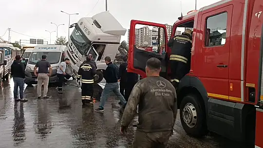 Gaziantep'te zincirleme trafik kazası: 5 yaralı